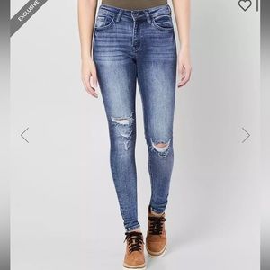 KanCan Signature Mid-Rise Skinny Stretch Jean